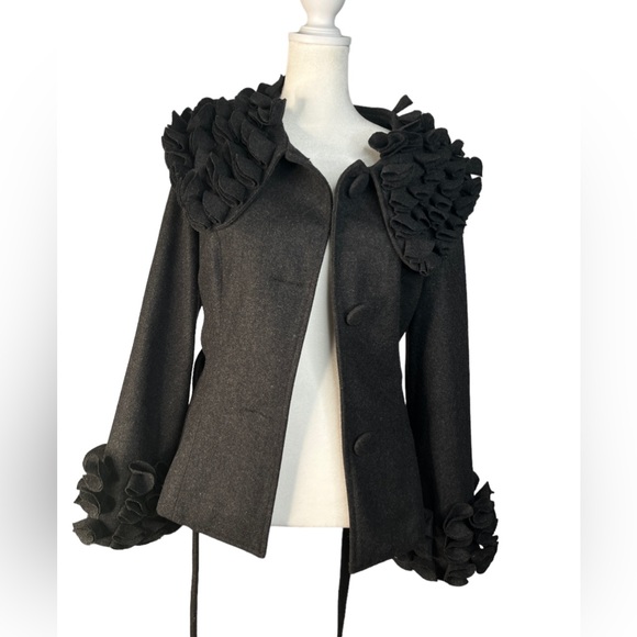 Feratelli wool blend unique detail on collar and cuffs. Size M previously loved - Picture 3 of 10